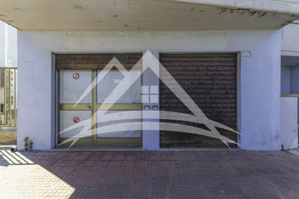 locale commerciale in vendita a Porto Torres