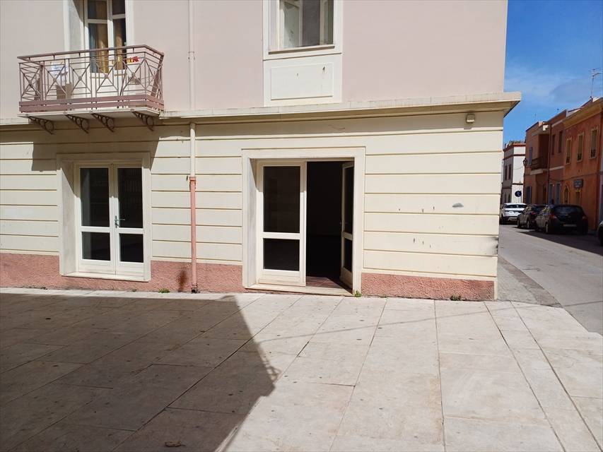 locale commerciale in vendita a Porto Torres