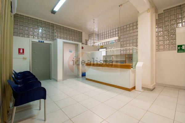 locale commerciale in vendita a Porto Torres