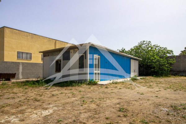locale commerciale in vendita a Porto Torres