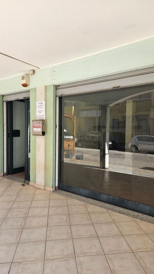 locale commerciale in vendita a Porto Torres