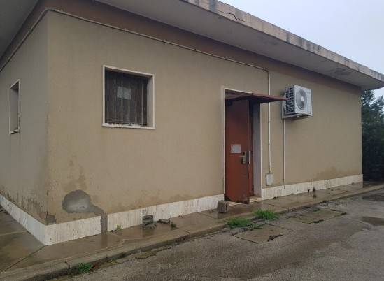 locale commerciale in vendita a Porto Torres