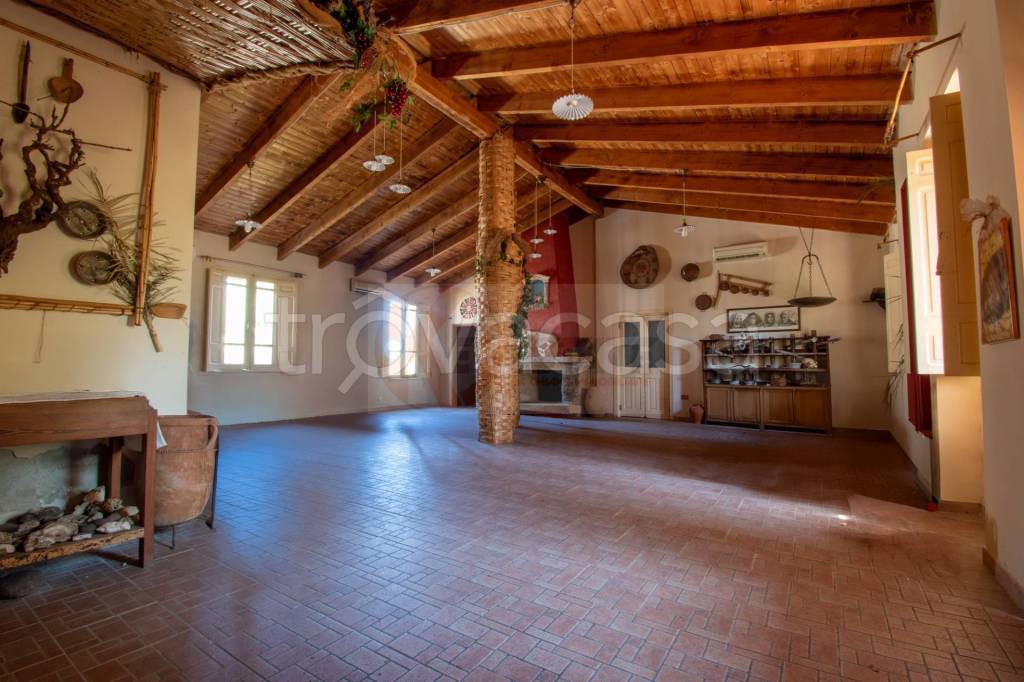 negozio in vendita a Romana