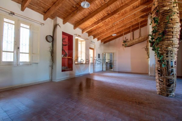 capannone in vendita a Romana