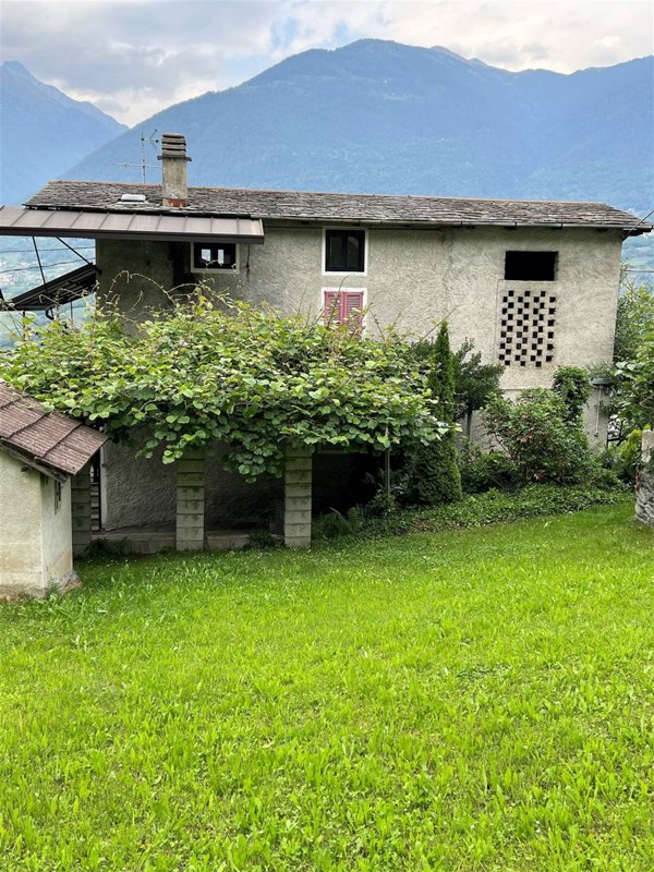 casa indipendente in vendita a Romana