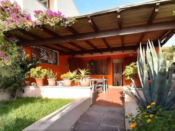 casa indipendente in vendita ad Aglientu