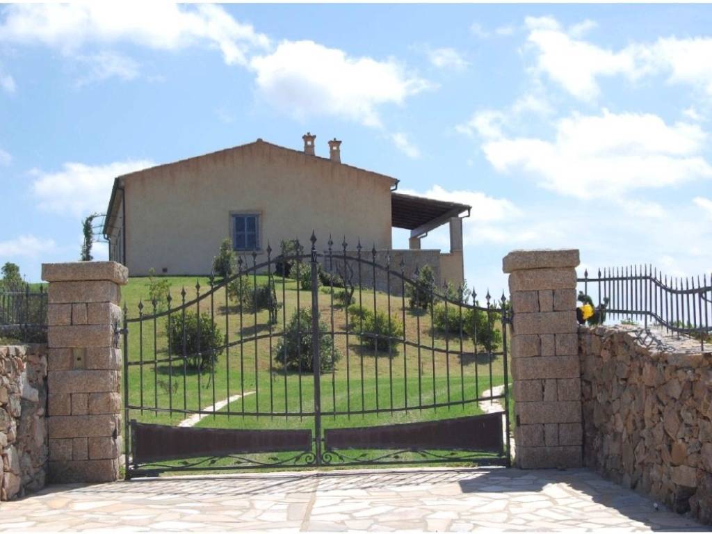 casa indipendente in vendita ad Aglientu