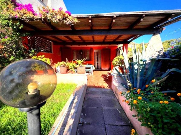 casa indipendente in vendita ad Aglientu