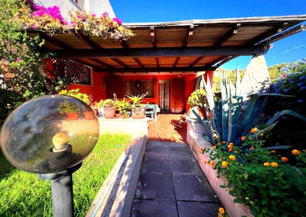 casa indipendente in vendita ad Aglientu