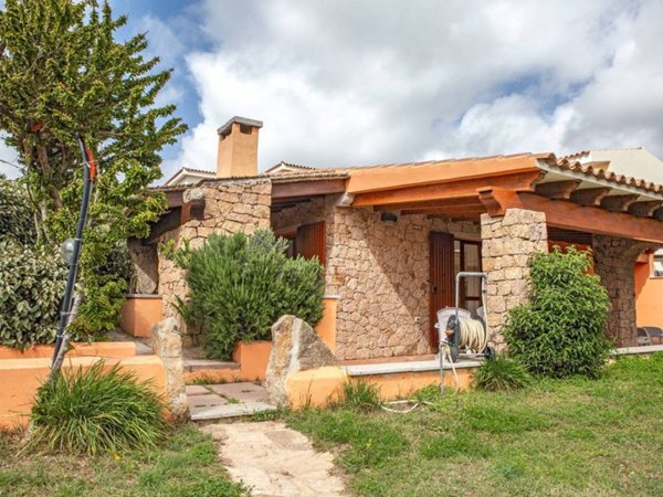 casa indipendente in vendita ad Aglientu