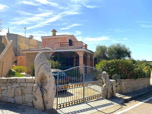 casa indipendente in vendita ad Aglientu