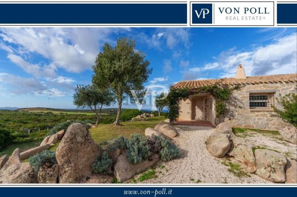 casa indipendente in vendita ad Aglientu