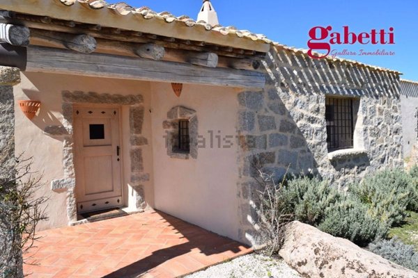 casa indipendente in vendita ad Aglientu