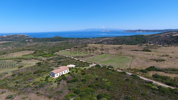 casa indipendente in vendita ad Aglientu