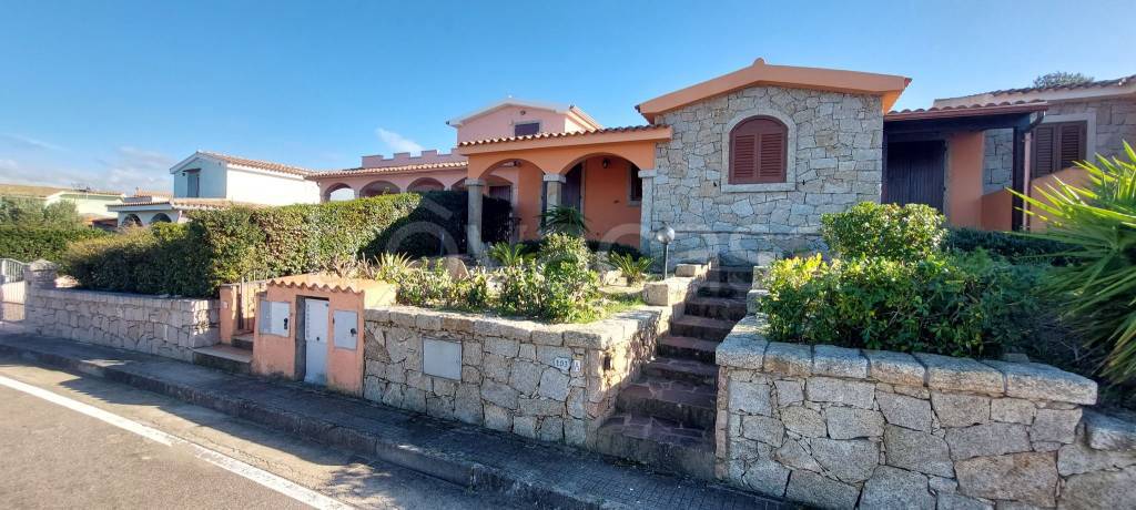 casa indipendente in vendita ad Aglientu