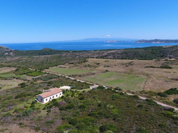 casa indipendente in vendita ad Aglientu