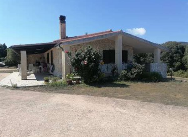 casa indipendente in vendita ad Aglientu