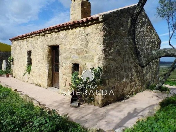 casa indipendente in vendita ad Aglientu