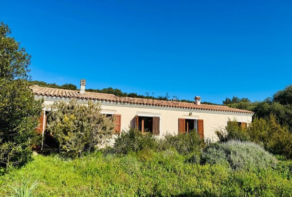 casa indipendente in vendita ad Aglientu