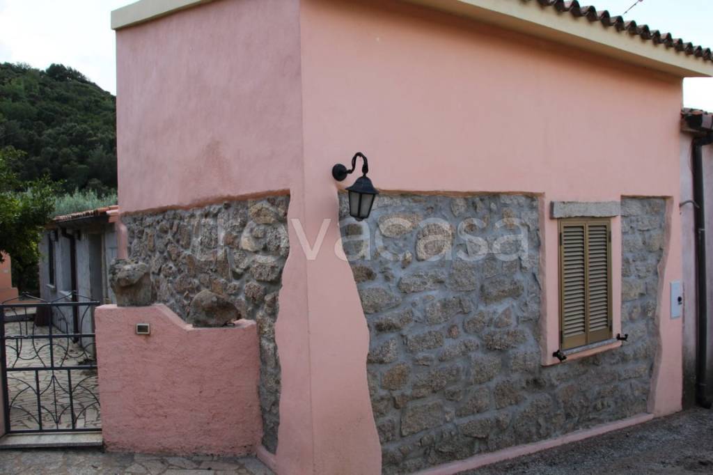 casa indipendente in vendita ad Aglientu