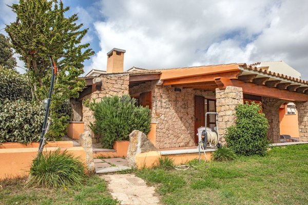 casa indipendente in vendita ad Aglientu