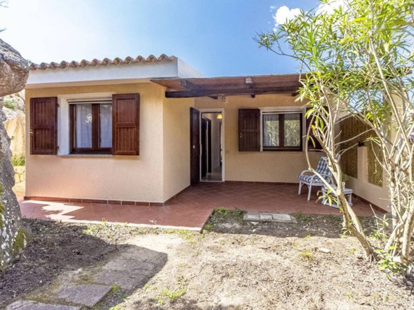 casa indipendente in vendita ad Aglientu