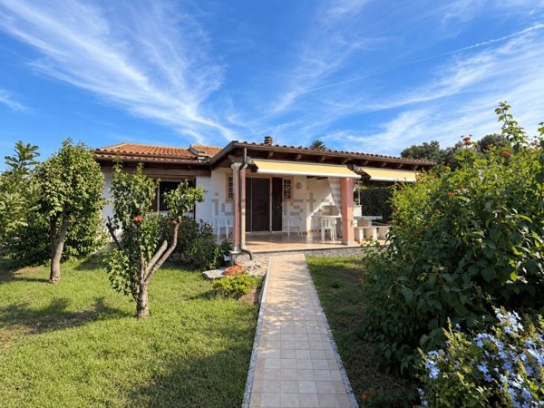 casa indipendente in vendita ad Aglientu