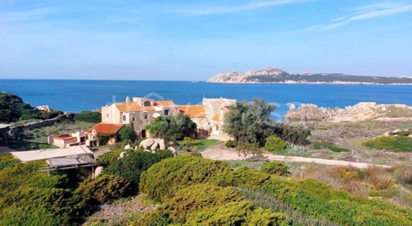 casa indipendente in vendita a Santa Teresa Gallura