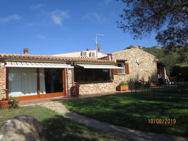 casa indipendente in vendita a Santa Teresa Gallura