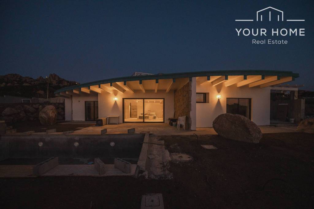 casa indipendente in vendita a Santa Teresa Gallura