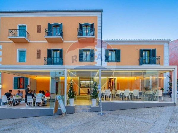 intera palazzina in vendita a Santa Teresa Gallura