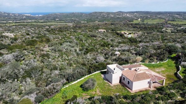 casa indipendente in vendita a Santa Teresa Gallura