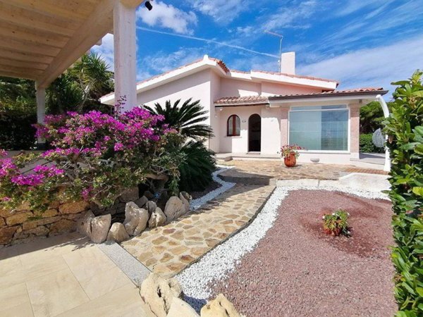 casa indipendente in vendita a Santa Teresa Gallura