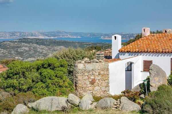 casa indipendente in vendita a Santa Teresa Gallura