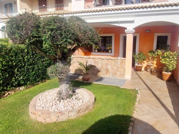 casa indipendente in vendita a Santa Teresa Gallura
