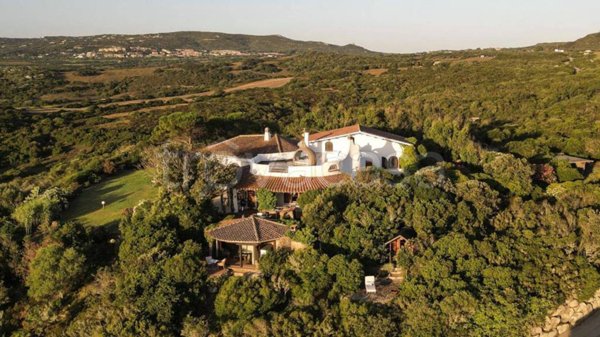 casa indipendente in vendita a Santa Teresa Gallura