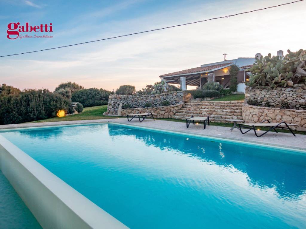 casa indipendente in vendita a Santa Teresa Gallura