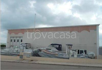 locale commerciale in vendita a Santa Teresa Gallura