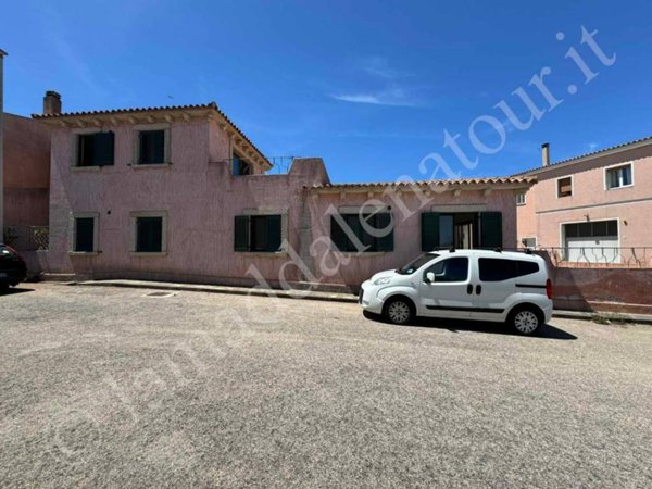 casa indipendente in vendita a Santa Teresa Gallura