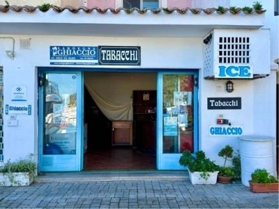 locale commerciale in vendita a Santa Teresa Gallura