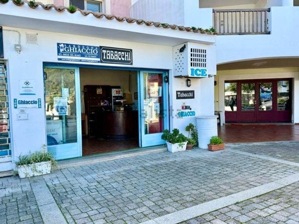 locale commerciale in vendita a Santa Teresa Gallura