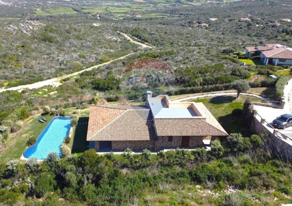casa indipendente in vendita a Santa Teresa Gallura