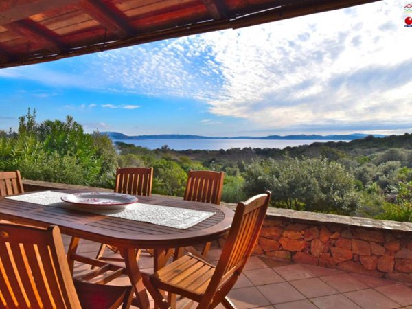 casa indipendente in vendita a Santa Teresa Gallura