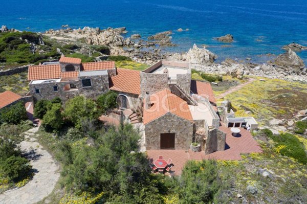 casa indipendente in vendita a Santa Teresa Gallura