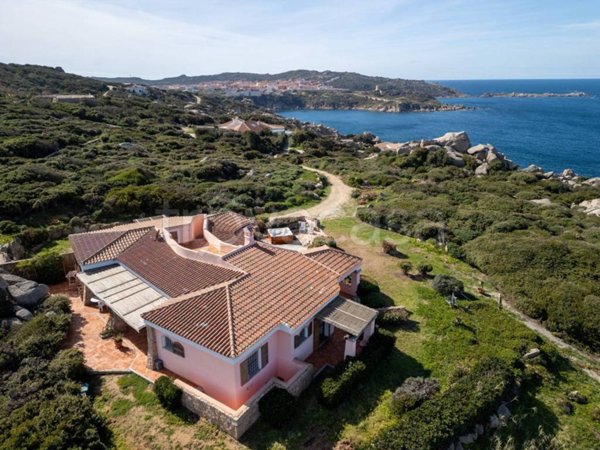 casa indipendente in vendita a Santa Teresa Gallura