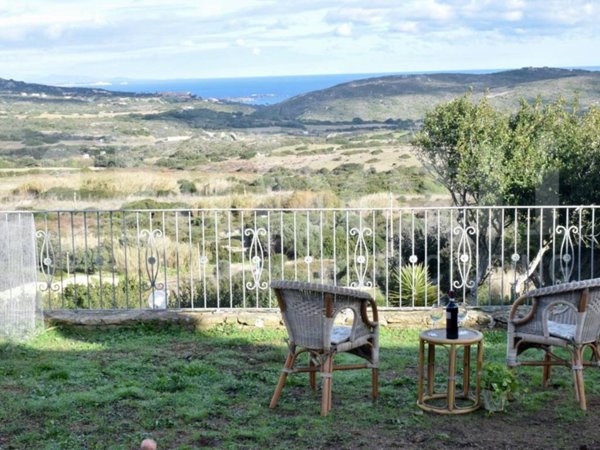 casa indipendente in vendita a Santa Teresa Gallura