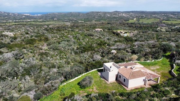 casa indipendente in vendita a Santa Teresa Gallura
