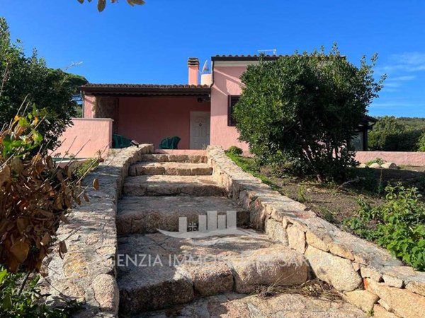 casa indipendente in vendita a Santa Teresa Gallura
