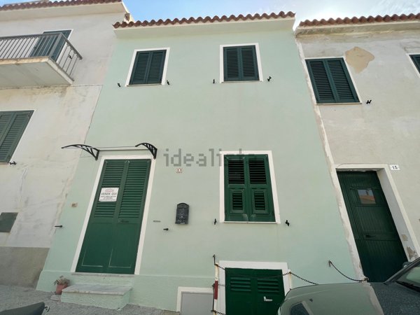 casa indipendente in vendita a Santa Teresa Gallura