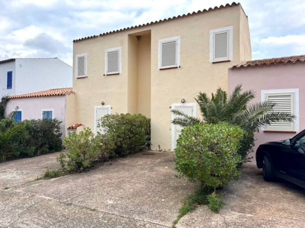 casa indipendente in vendita a Santa Teresa Gallura